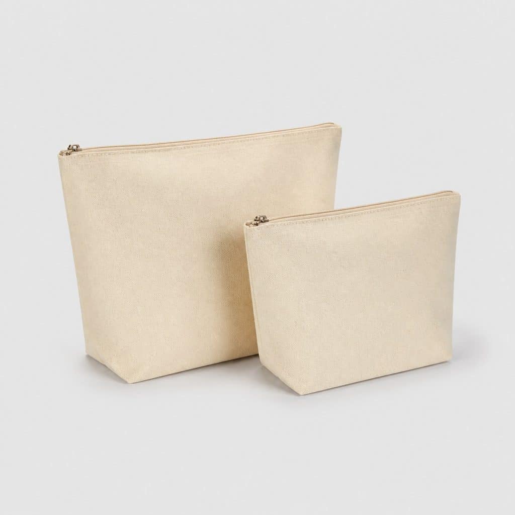 Lot de deux pochettes en toile grand et petit format sur fond clair