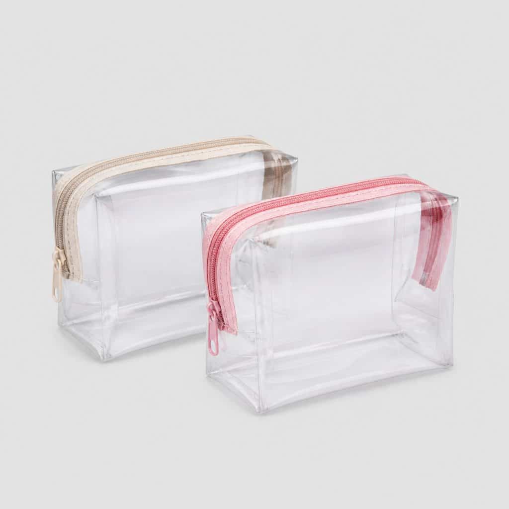 Lot de deux petites trousses transparentes en PVC sur fond clair