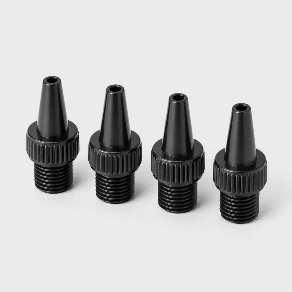 Kit de quatre buses d'adaptateur de valve sur fond clair