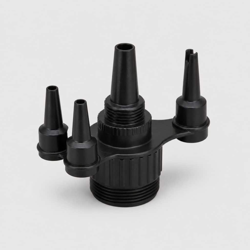 Adaptateur de valve directe avec quatre buses sur fond clair