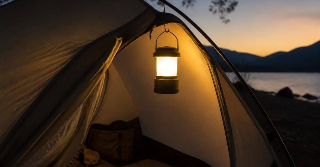 Comment bien choisir sa lampe de camping ?