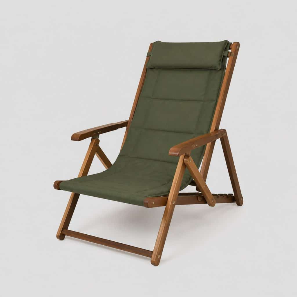 Fauteuil relax vert grand format sur fond clair