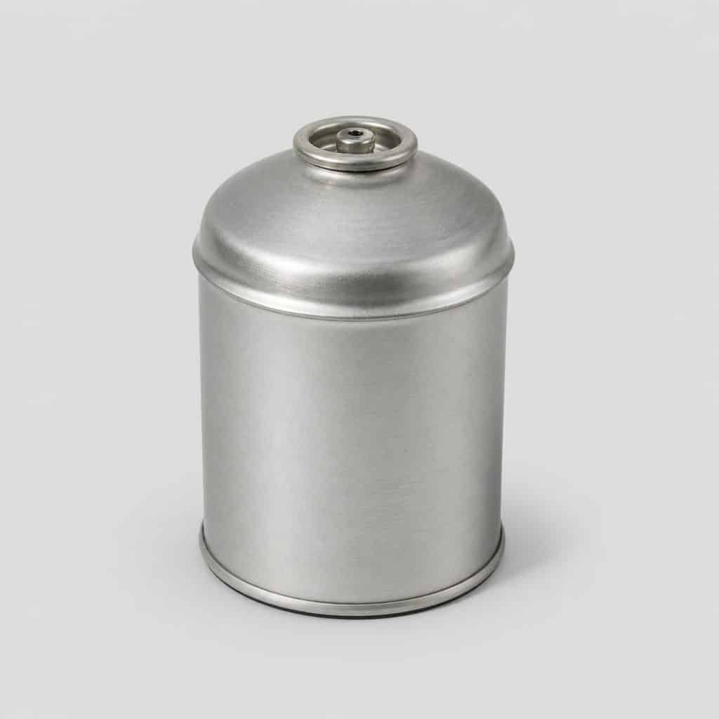 Cartouche de gaz compacte sur fond clair