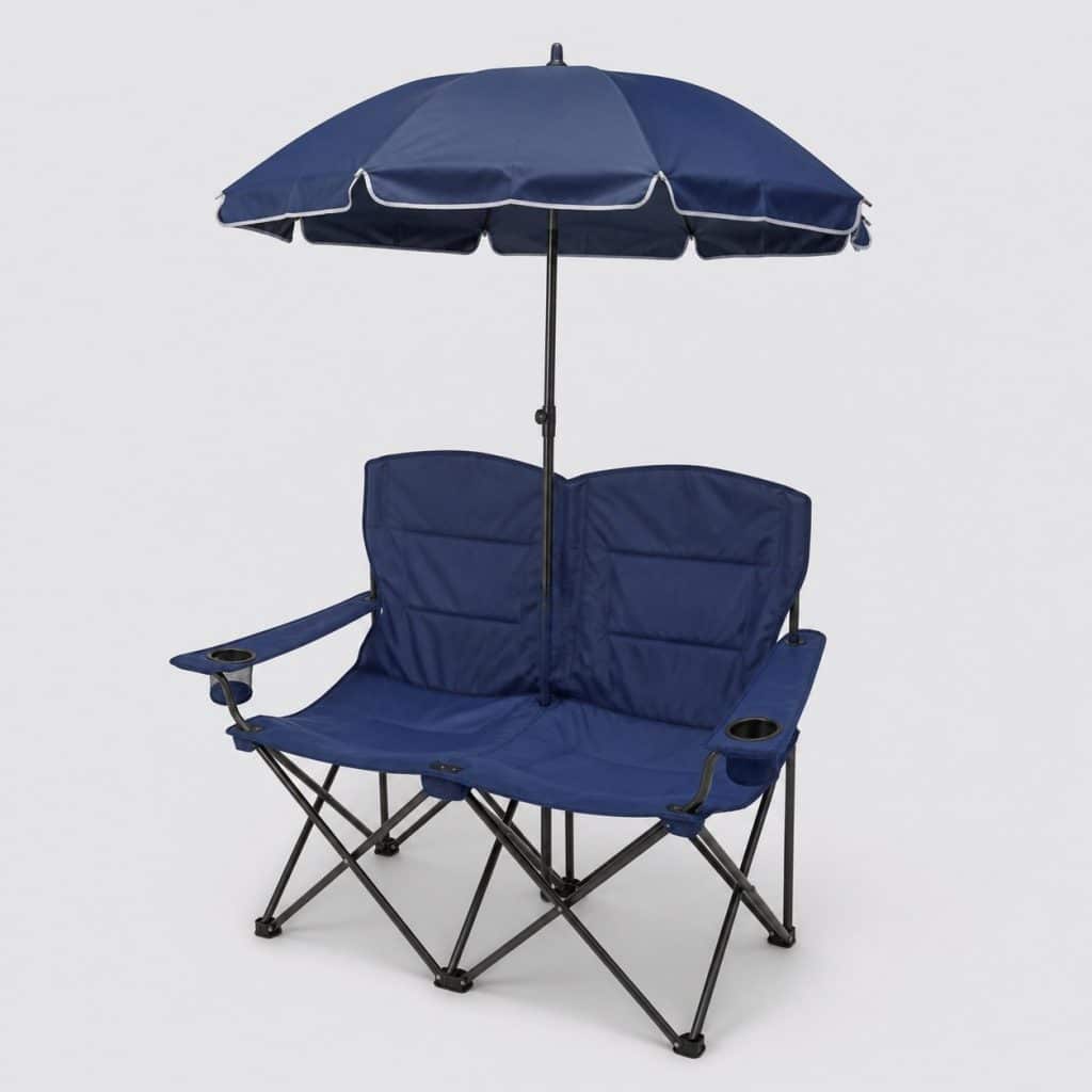 Chaise de camping pliante double avec parasol amovible sur fond clair