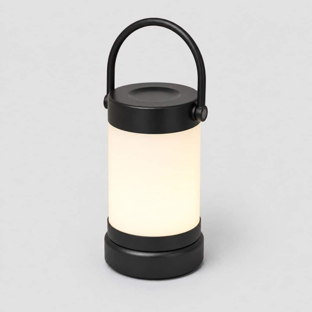 Lanterne LED rechargeable posée sur fond clair