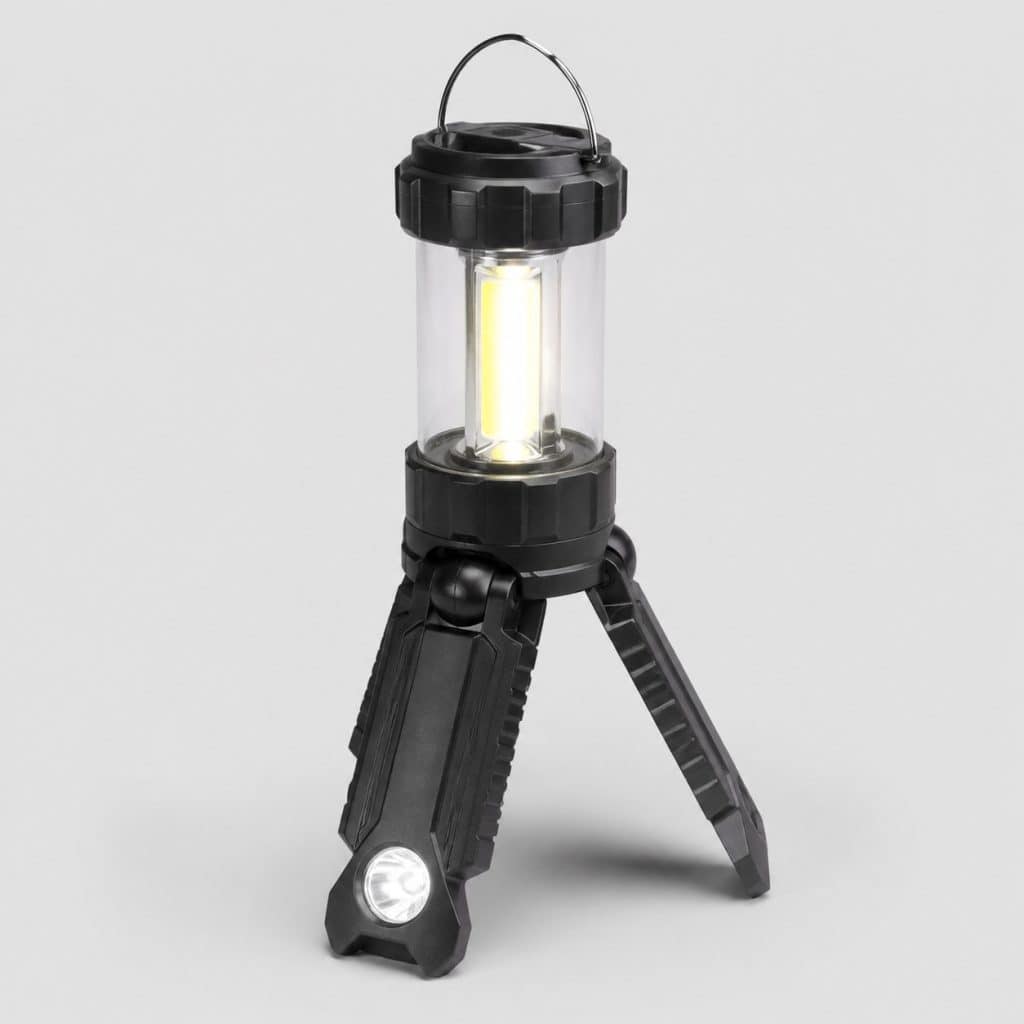 Lampe torche camping 3 en 1 sur fond clair