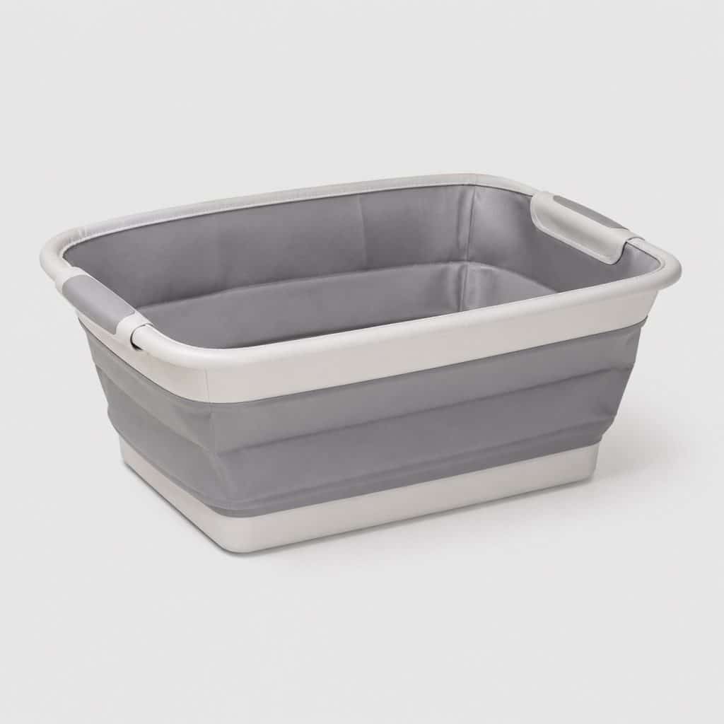 Bassine évier pliable en tissu sur fond clair