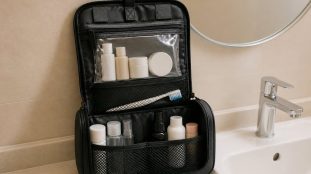 Trousse de toilette de voyage : comment bien s'organiser en cabine ?